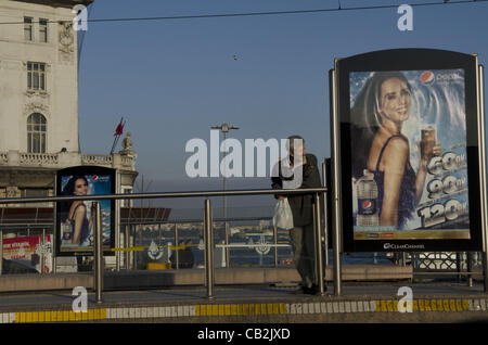 Le 11 avril 2012 - Istanbul, Turquie - l'excitante ville de Istanbul avec une population de quelque part autour de 13 millions de dollars en fait le troisième plus grand en Europe, ce qu'on appelle Megacity relier l'Asie à l'Europe, devient vite l'une des destinations de voyage les plus branchés, avec une histoire fascinante qui remonte Banque D'Images