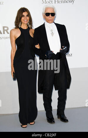 Carine Roitfeld (mondain), Karl Lagerfeld (designer) au niveau des arrivées pour l'amfAR Cinema against AIDS Charity auction 65e Festival de Cannes 2012 L'Hôtel du Cap-Eden-Roc, Antibes, France Jeu 24 Mai 2012 Banque D'Images