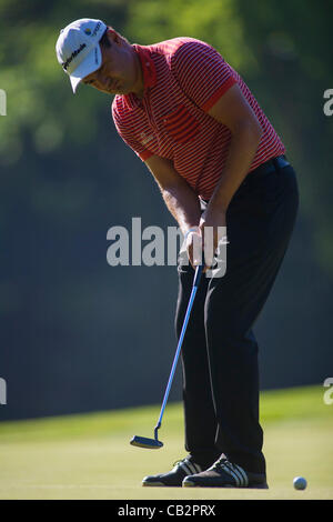 26.05.2012 Wentworth, en Angleterre. Simon KHAN (FRA), tout en participant à la troisième ronde de l'European Tour BMW PGA Championship joué au Wentworth Golf crédit obligatoire Mitchell Gunn. Banque D'Images