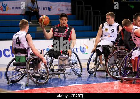 26.05.2012 Manchester, Angleterre. L'Allemagne et le Japon en action au cours de la Basket-ball en fauteuil roulant à la Coupe du monde paralympique BT de Sportscity. L'Allemagne a battu le Japon 63-49 grâce à un rendement de 18 points de Andre Bienek Banque D'Images