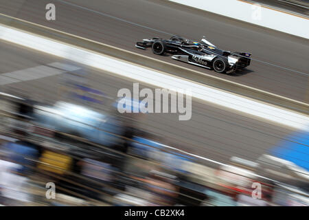 25 mai 2012 - Indianapolis, Indiana, États-Unis - IZOD Indycar Series, Indy 500, Indianapolis, IN, la qualification, la pratique, Mai 18-27 2012, Sébastien Bourdais, Dragon Racing Chevrolet (Image Crédit : © Ron Bijlsma/ZUMAPRESS.com) Banque D'Images