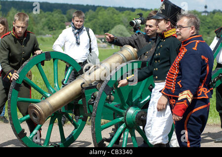 La région de Moscou, Russie - le 27 mai : personnes non identifiées pendant l'unniversary 200 reconstitution de la bataille de Borodino entre les armées russes et français en 1812. 29 mai 2011 à La Moskowa, Russie Banque D'Images