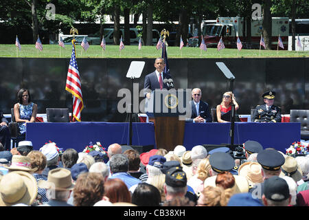 Le président américain Barack Obama s'attaquer une foule lors d'une cérémonie commémorant le 50e anniversaire de la guerre du Vietnam au Vietnam Veterans Memorial, le 28 mai 2012 à Washington, DC. Banque D'Images