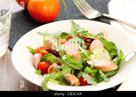 Saucisse Fromage et salade de roquette Banque D'Images