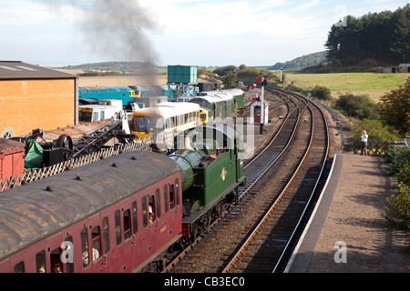 GWR 0-6-2T le nombre 5619 en attendant de partir avec un train de la gare Weybourne sur le chemin North Norfolk Banque D'Images