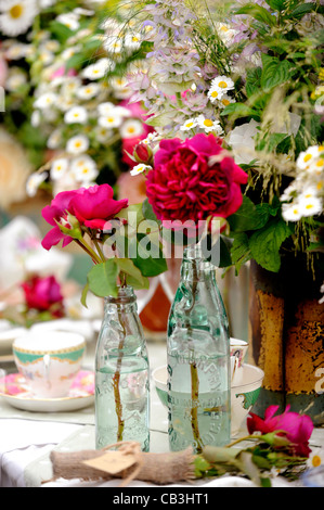 Retro style vintage floral table. Banque D'Images