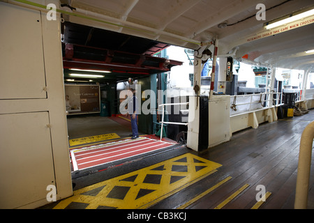 L'équipage et l'entrée de la passerelle mobile Star ferry, l'île de Hong Kong région administrative spéciale de Chine Banque D'Images