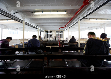 Les passagers sur le Star Ferry, l'île de Hong Kong région administrative spéciale de Chine Banque D'Images