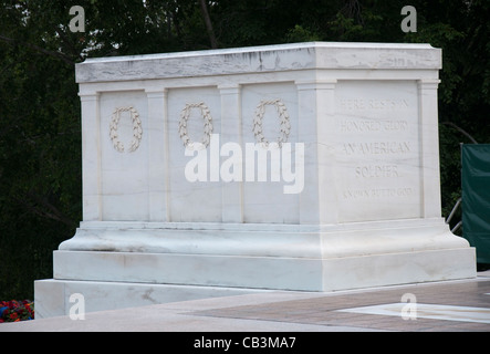 La Tombe du Soldat inconnu au cimetière national d'Arlington à Washington DC, United States of America USA Banque D'Images