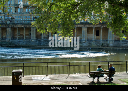 Détente au bord de la rivière, Baignoire Banque D'Images