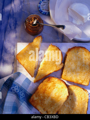 Pain grillé avec du fromage mozzarella (Mozzarella en carrozza) Banque D'Images