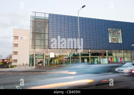 Manchester College of Arts and Technology Library à Harpurhey au coucher du soleil. C'est un bâtiment vert intégrant ventilation passive Banque D'Images