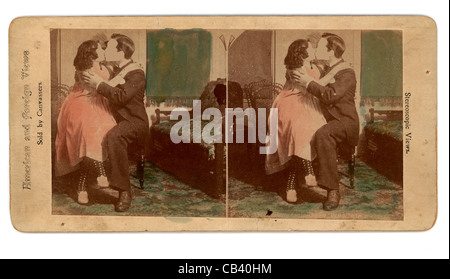 Faites glisser l'image stéréoscopique antique avec couple de période. L'image est de plus de 100 ans. Banque D'Images