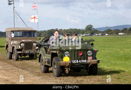 1954 Austin Champ dans le défilé militaire à Dunsfold Wings and Wheels 2011 Banque D'Images