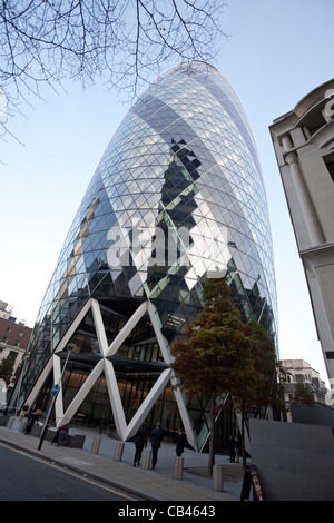 30 St Mary Axe, alias le Gherkin et Swiss Re Building, Londres, Angleterre, Royaume-Uni, Grande Bretagne, FR, 2011 Banque D'Images