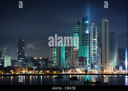 Ville de Panama, vue nocturne. Banque D'Images