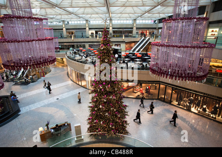 La Chine, Hong Kong, Central, les décorations de Noël dans la région de Landmark Building Banque D'Images