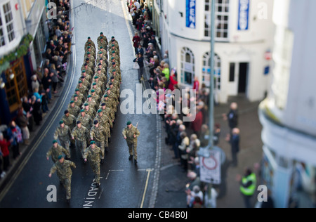 Royal Marines Commando Régiment Logistique homecoming parade, Barnstaple, Devon, UK prise avec un objectif tilt shift Banque D'Images