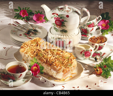 Gâteau aux amandes avec table de salon Banque D'Images