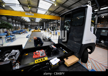 Zone d'assemblage à l'usine de Coventry Modec Ltd qui fabriquent des véhicules commerciaux zéro émission pour les clients y compris Tesco Banque D'Images