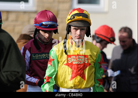 Le jockey Ruby Walsh saut à la parade à courses de Wincanton Mars 2009 Banque D'Images