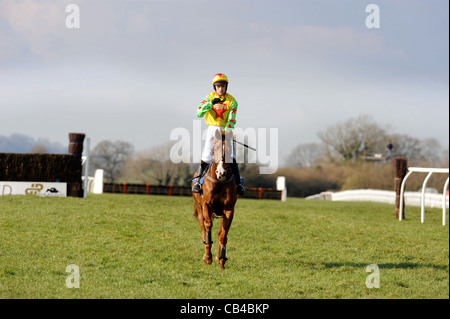 Le jockey Ruby Walsh saut revient après une traction sur Hivikos à Wincanton courses Mars 2009 Banque D'Images