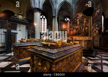 Tombeaux de Marie de Bourgogne et de Charles le Téméraire dans l'église Notre Dame, Bruges, Belgique Banque D'Images