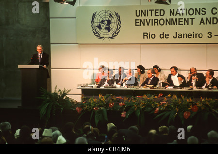 Conférence des Nations Unies sur l'environnement et le développement, Rio de Janeiro, Brésil, 3 au 14 juin 1992. John Major prononce son discours. Banque D'Images