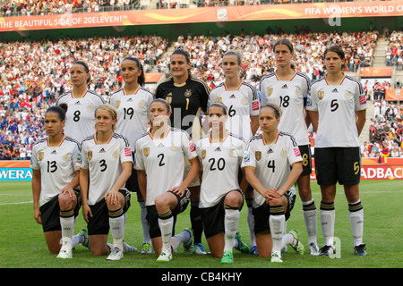 L'équipe d'Allemagne s'aligne devant un 2011 FIFA Women's World Cup Group d'un match contre la France. Banque D'Images