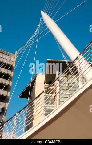 Pont de la Trinité. Santiago Calatrava, 1995. Une passerelle au-dessus de la rivière Irwell entre Salford et Manchester, Angleterre, RU Banque D'Images