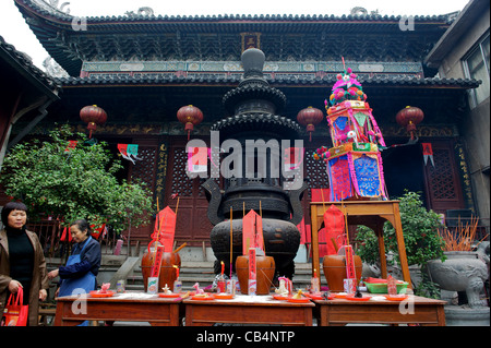 Rites taoïste temple Taoïste à Sanguandian au cours de Xiayuan Festival à Taizhou, dans la province du Zhejiang, Chine. 11-Nov-2011 Banque D'Images