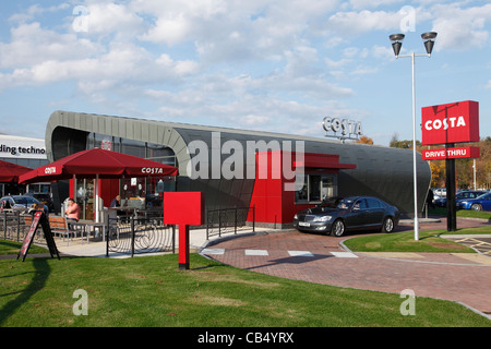 Un café Costa drive-thru à Nottingham, Angleterre, Royaume-Uni Banque D'Images