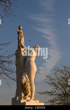 Cassandre se réuni sous la protection de Pallas, par Aimé Millet, Jardin des Tuileries, Paris, France Banque D'Images