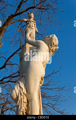 Cassandre se réuni sous la protection de Pallas, par Aimé Millet, Jardin des Tuileries, Paris, France Banque D'Images