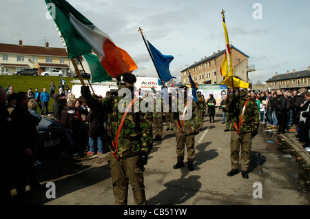 Les membres de l'IRA véritable insurrection de Pâques 1916 à la commémoration à Londonderry, en Irlande du Nord. Banque D'Images