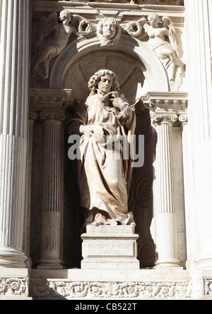 La statue d'un membre de la famille Barbaro sur l'extérieur de l'église de Santa Maria del Giglio, Venise Banque D'Images