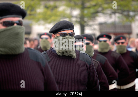 Les membres de l'Armée de libération nationaliste irlandais (AIDN) assister à une commémoration républicaine dans le Bogside, Londonderry. Banque D'Images