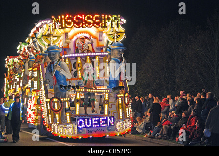 Carnaval festival de Glastonbury, Somerset, Angleterre flottante, au Royaume-Uni. Photo:John Gilbert Banque D'Images