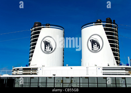 Westerdam Holland America deux cheminées avec Holland America le navire de croisière des Caraïbes de logo Banque D'Images