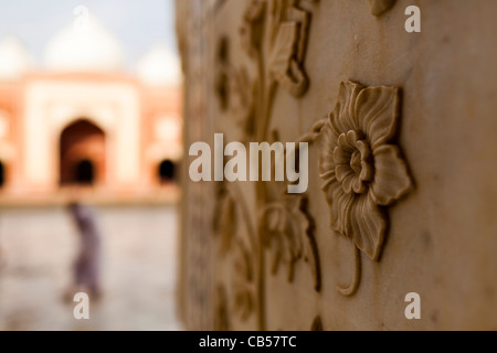 Monument Taj Mahal Palace sculpture détail fleur Banque D'Images