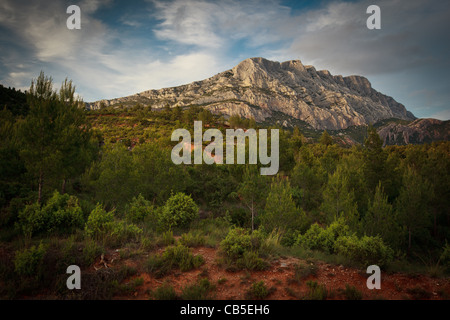 Mont Sainte Victoire en Provence, France Banque D'Images