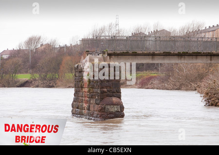 Un pont à Workington endommagées par les inondations de novembre 2009, Cumbria, Royaume-Uni Banque D'Images