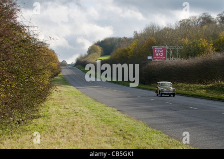 Inscrivez-vous sur l'A413 près de Amersham, 'Dave' exhorter le premier ministre à reconsidérer le HS2 proposition rail plans. Banque D'Images