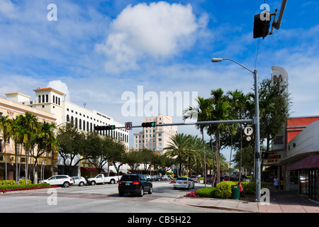 Boutiques sur le Miracle Mile (Coral Way) au centre-ville de Coral Gables, Miami, Floride, USA Banque D'Images