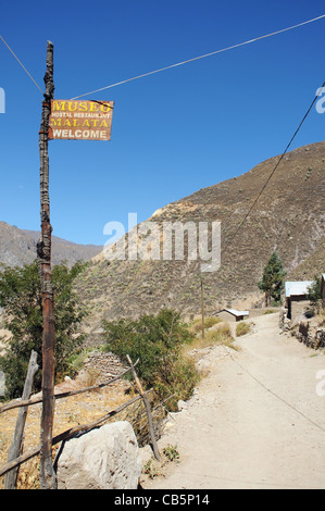 Un signe pour le musée dans le petit village de Malata au Canyon du Colca, Pérou Banque D'Images