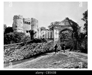 Château de Carisbrooke motte et Bailey Newport Ile de Wight Angleterre passerelle tourelles mur d'entrée Banque D'Images