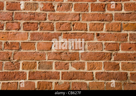 Mur construit de brique d'argile rouge fragment. Contexte architectural. Banque D'Images