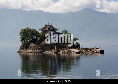 Chine Yunnan Dali le Lac Erhai. L'île de Putuo moindre Banque D'Images