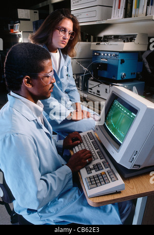 Interpréter les scientifiques - pharmaco cinétique études de nouveaux médicaments Banque D'Images