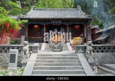 Un temple sur le chemin du Mont Tai, Chine Banque D'Images